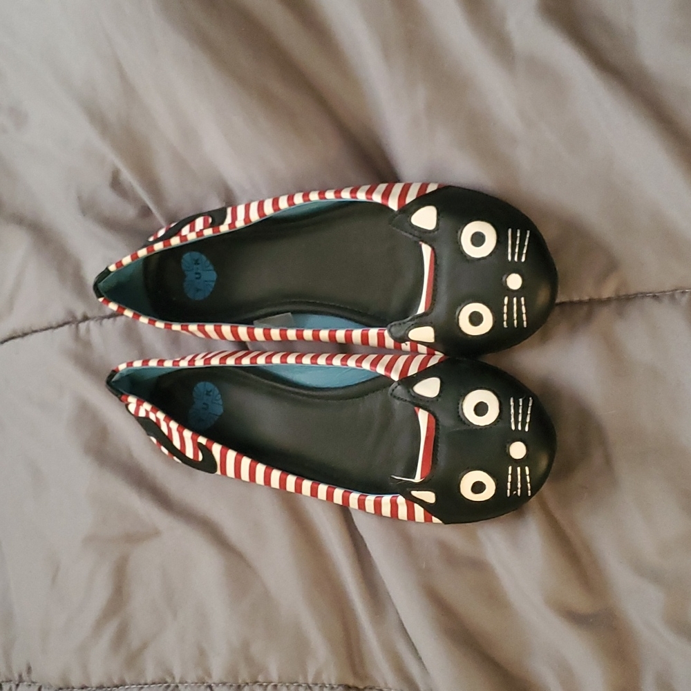 Striped cat flats